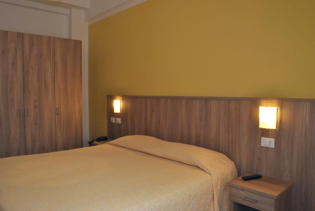 Hotel Bristol Laigueglia Room photo