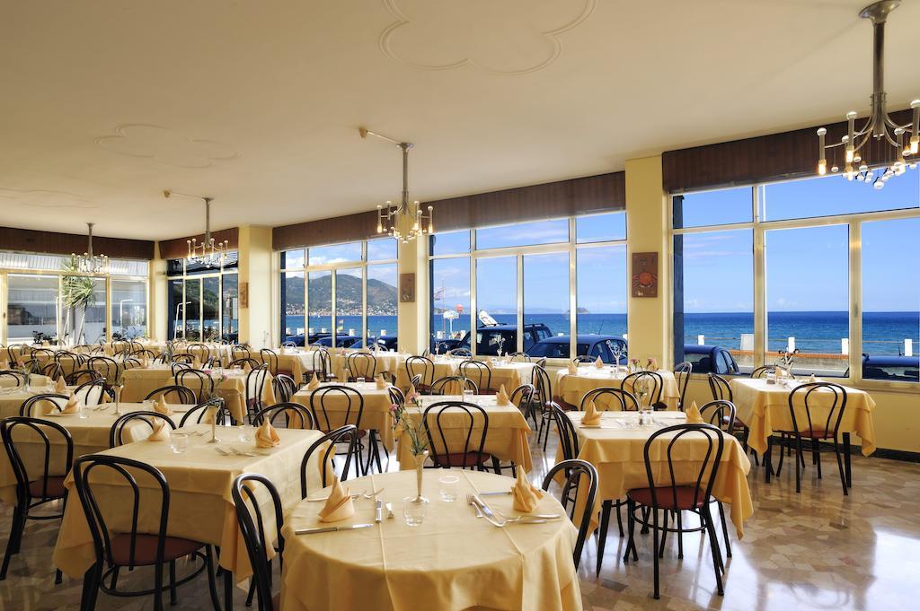 Hotel Bristol Laigueglia Exterior photo