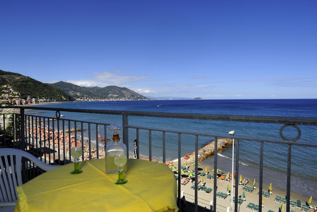 Hotel Bristol Laigueglia Room photo