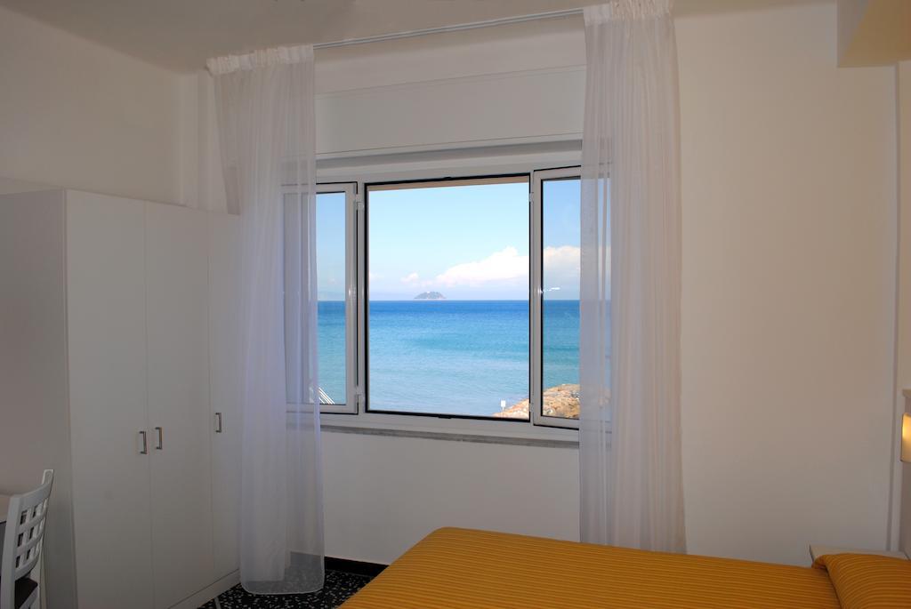 Hotel Bristol Laigueglia Room photo