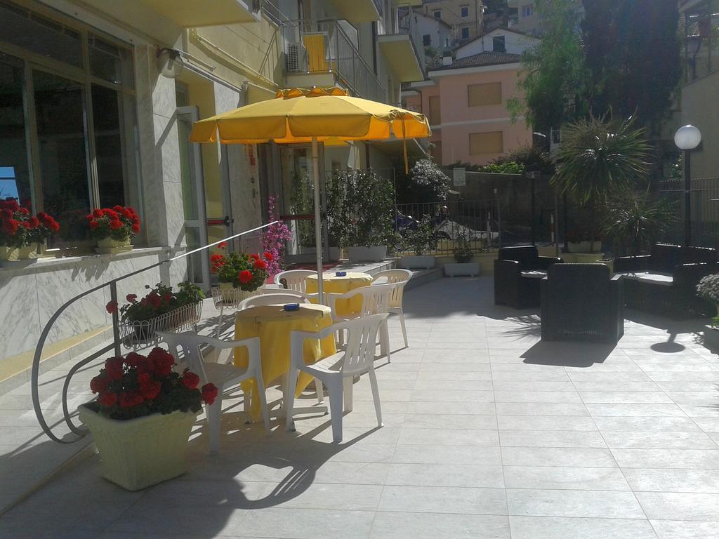 Hotel Bristol Laigueglia Exterior photo